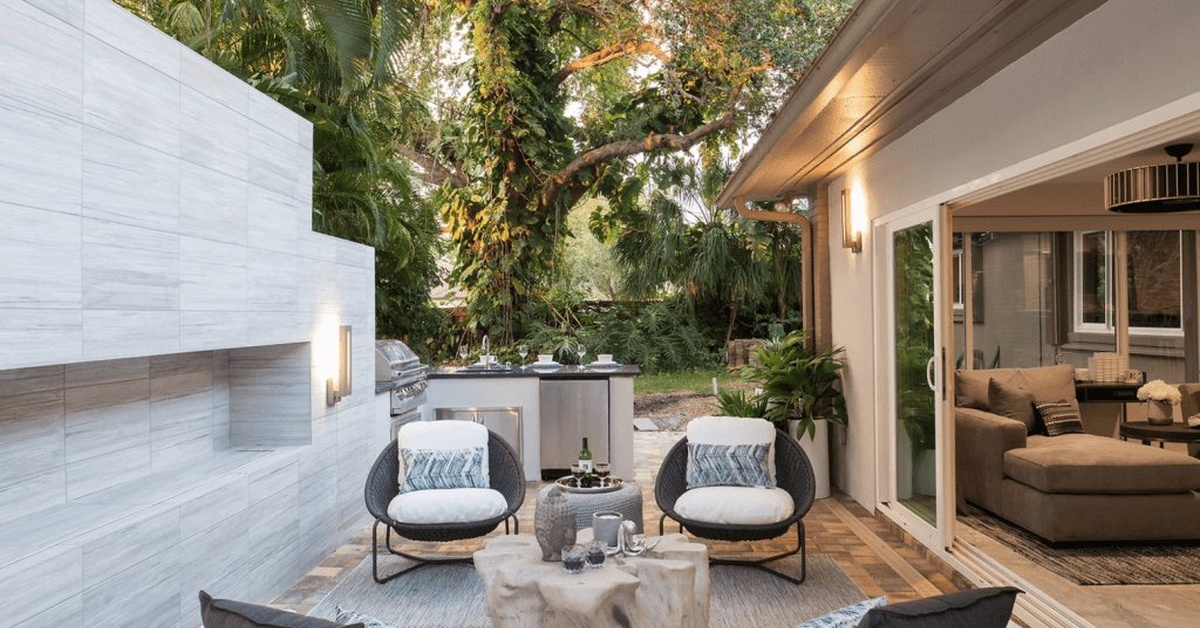 outdoor living layout for entertaining